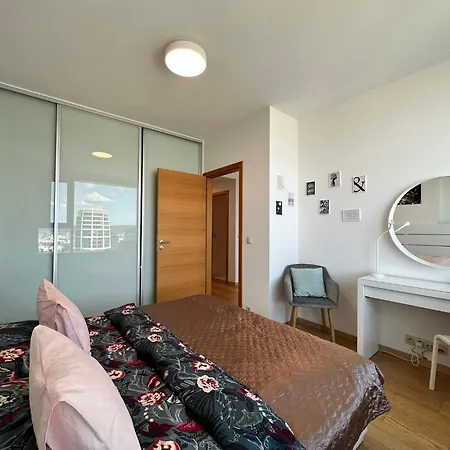 2 In 1 Building Апартаменты *