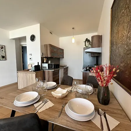 2 In 1 Building Apartment *