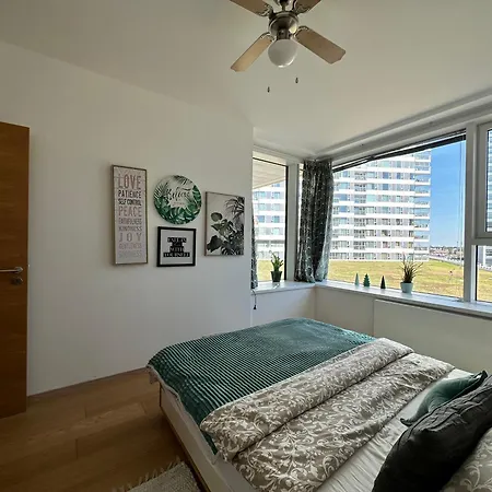 2 In 1 Building Апартаменты Братислава