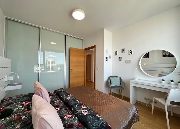 2 In 1 Building Apartment *