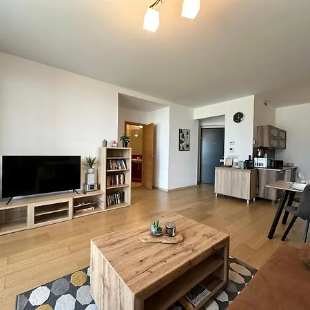 2 In 1 Building アパート